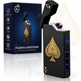 Zwarte plasma aansteker met groot goudkleurig aas-kaartdesign, krachtig en winddicht met LED batterij-indicator.