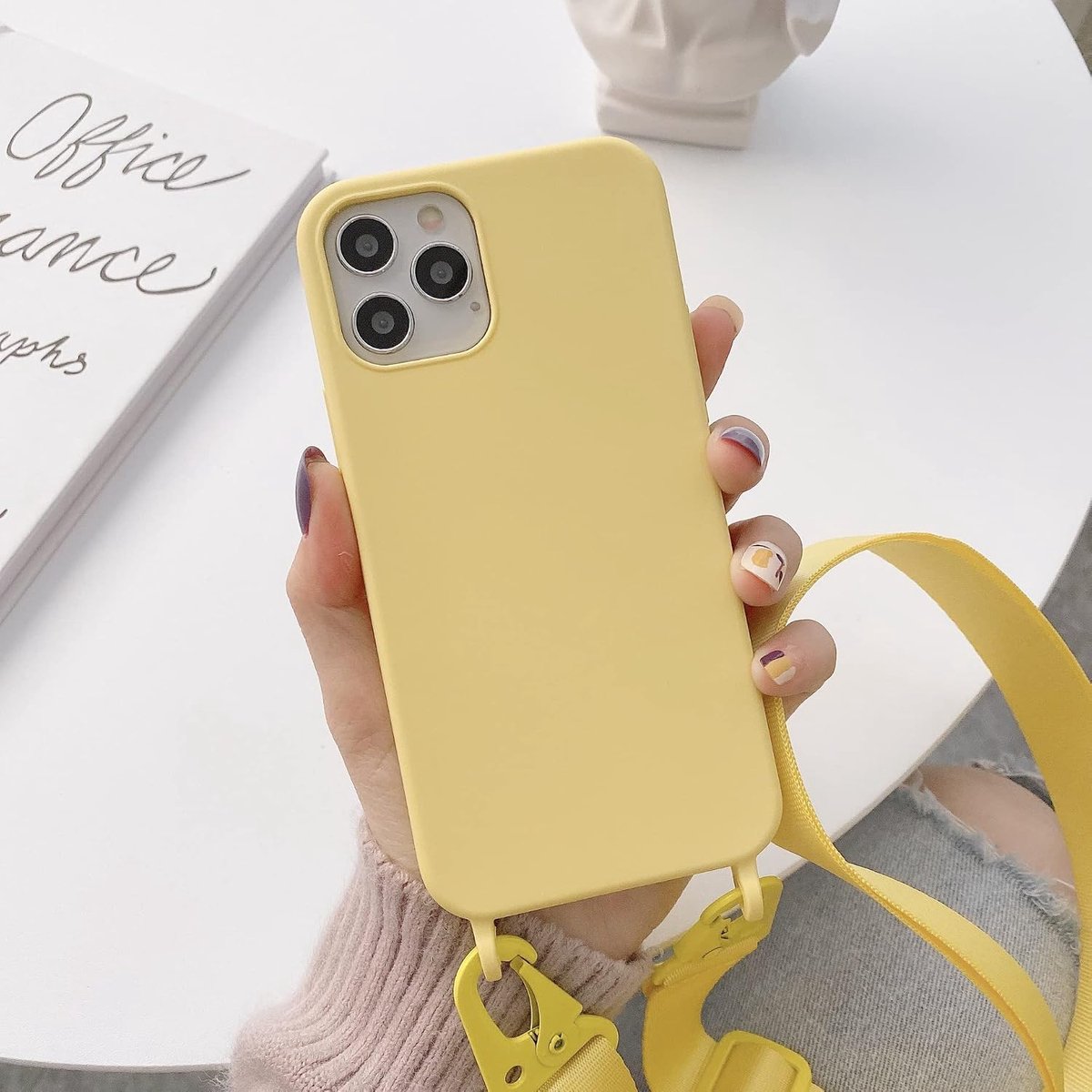 Telefoonhoesje met koord, voor iPhone 14 Pro (6,1 inch), siliconen beschermhoes met verstelbare halskoord, weerbestendige draagband, telefoonhoes om te hangen, geel