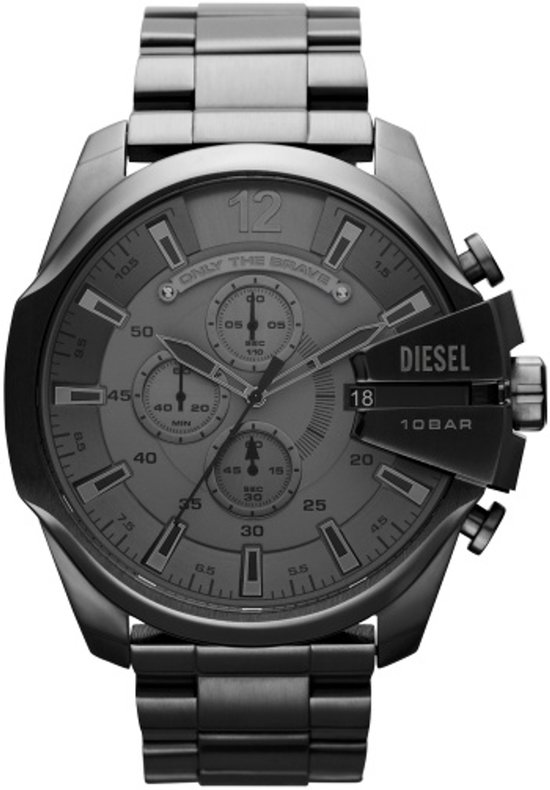 Grijze Diesel Chief chronograaf herenhorloge met "ONLY THE BRAVE" op de wijzerplaat en 10BAR waterdichtheid.