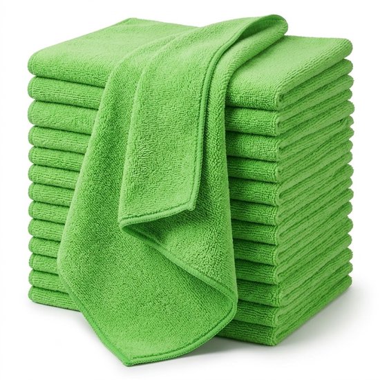 Stapel felgroene, textuurrijke microvezeldoekjes.