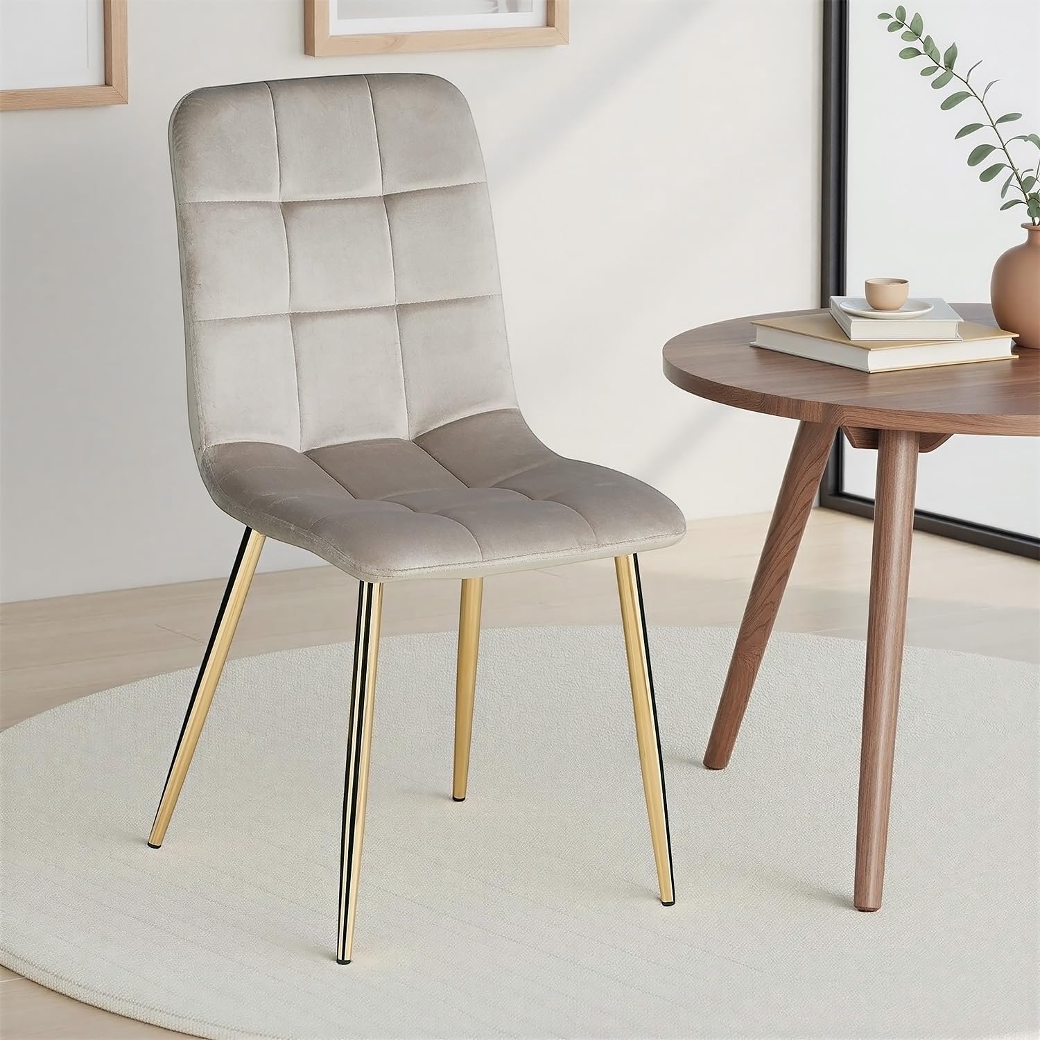 Set van 6 Eetkamerstoelen Velours Lichtgrijs met Goudkleurige Metalen Poten, Comfortabele Gestoffeerde Eetkamerstoelen met Ergonomische Rugleuning, Moderne Luxe Keukenstoelen voor Eetkamer en Woonkamer, 50 x 43,5 x 88 cm