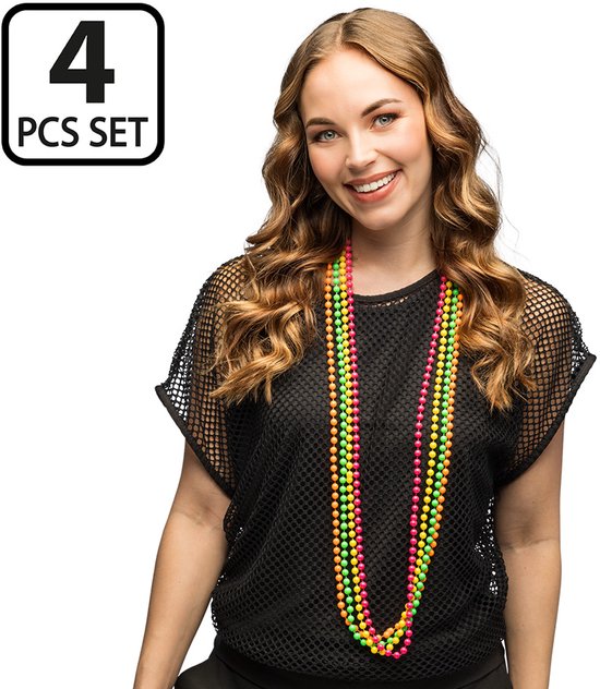 Vrouw met vier felgekleurde kettingen in neon groen, roze, geel en oranje.  4 stuks set.
