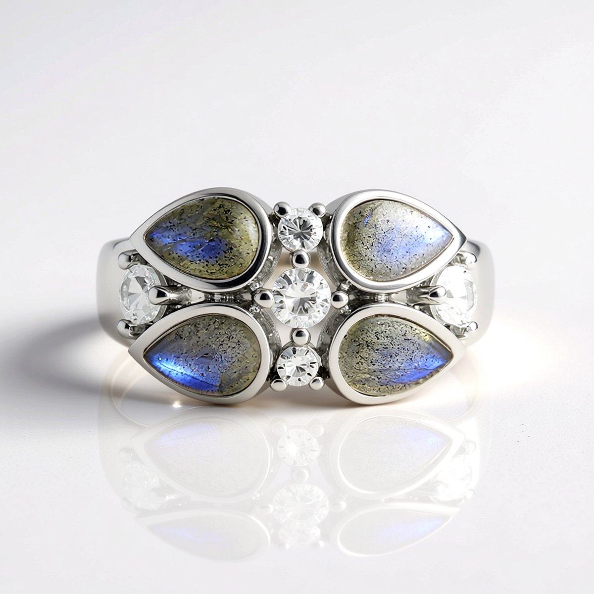 Cavill - Elegante Zilveren Ring - 925 Sterling - 1,8 Ct Blauwe Maniry Labradoriet - 0,55 Ct Cambodjaanse Zirkonia - Peervorm