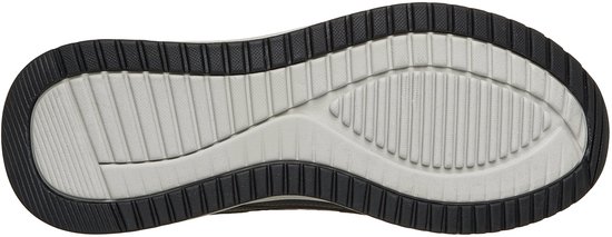 Onderkant van een zwarte sneaker met een gestreepte witte en zwarte zool.