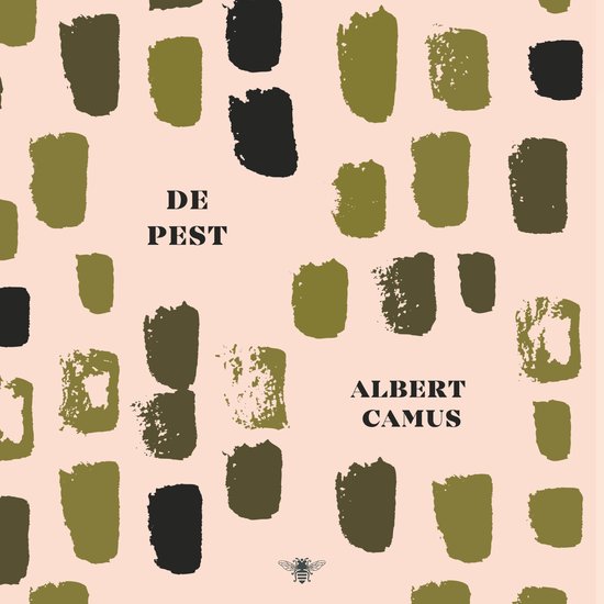 Boek kaft met de titel "De pest" en "Albert Camus". Achtergrond met abstracte groen- en zwart-achtige verfstreken op een lichtroze ondergrond.