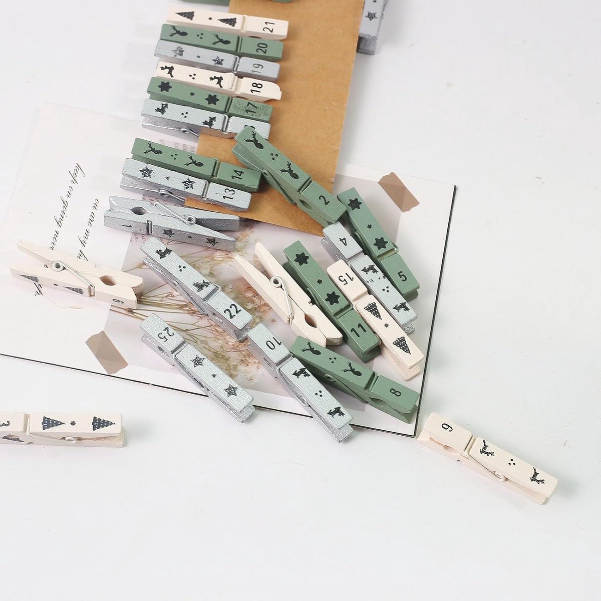 YIEUR 50 stuks kerstklemmen, 2 sets adventskalender cijfers houten knijpers, 1-25 Kerstmis mini-klemmen voor foto's - ShopVlot