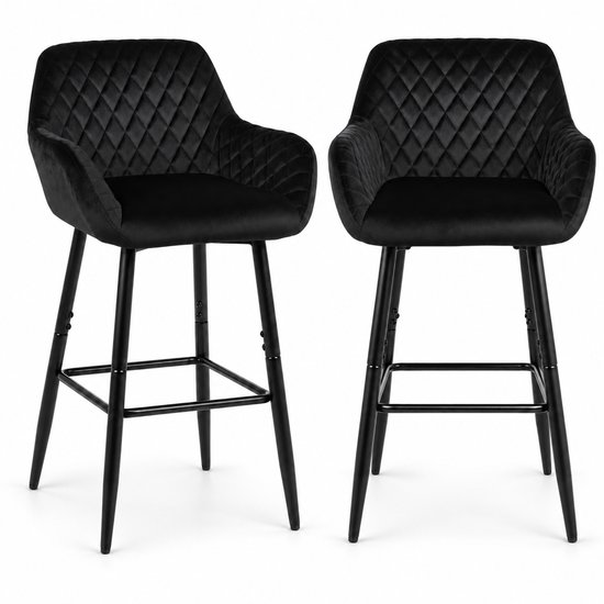 Ensemble de deux tabourets de bar identiques en velours noir avec motif losange et base en métal noir.