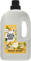Witte fles met geel etiket van Marcel's Green Soap, met afbeeldingen van katoen en vanillepeulen.