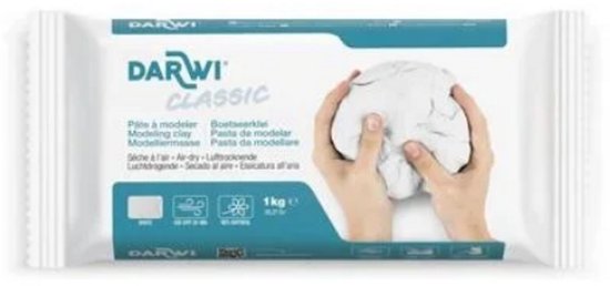 Verpakking Darwi Classic witte boetseerklei van 1 kg, getoond met handen die een bal klei vasthouden.