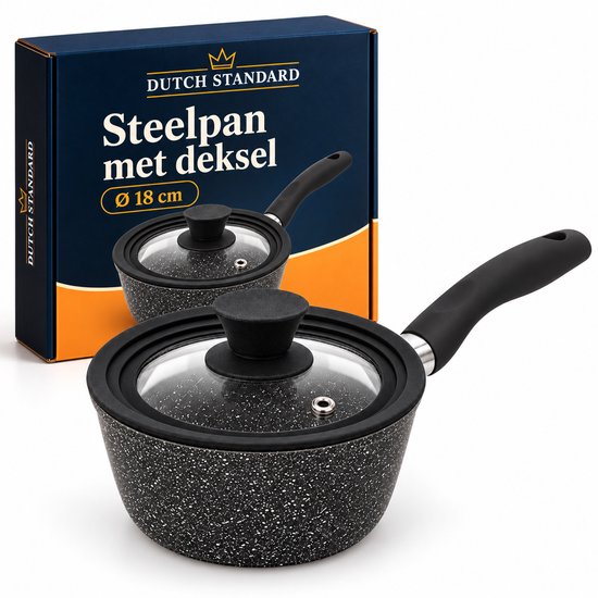 Zwarte gespikkelde steelpan van 18 cm met glazen deksel en de bijbehorende Dutch Standard verpakking.