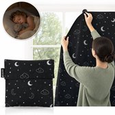 Aurion Draagbaar Verduisteringsgordijn met Zuignappen - 130x200cm - Verduisterende Gordijnen - Slaaptrainer - Inclusief Opbergtas en Microvezeldoek - Verduisteringsdoek Zwart - 100% Verduisterend Blackout Curtain - Baby en Kinderkamer - Reisgordijn