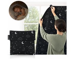 Aurion Draagbaar Verduisteringsgordijn met Zuignappen - 130x200cm - Verduisterende Gordijnen - Slaaptrainer - Inclusief Opbergtas en Microvezeldoek - Verduisteringsdoek Zwart - 100% Verduisterend Blackout Curtain - Baby en Kinderkamer - Reisgordijn