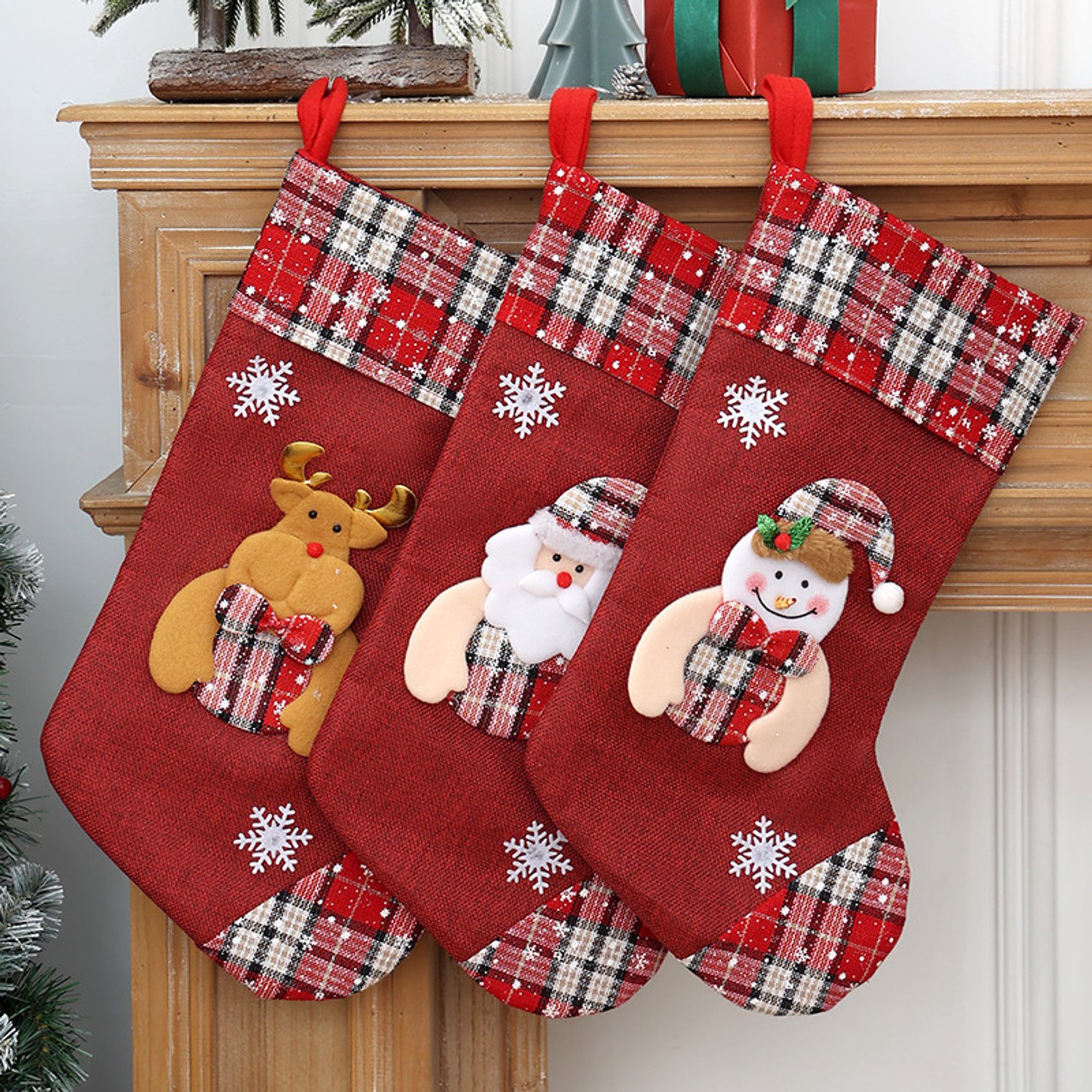 Set van 3 Kerstsokken om op te Hangen – Kerstdecoratie, Ornamenten, Cadeauzakjes – met Ontwerpen Zoals Sneeuwpop, De Kerstman en Rendier