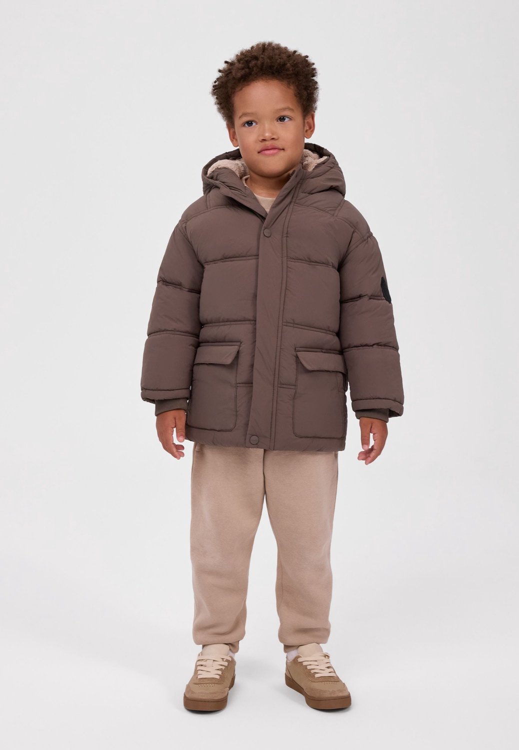 Minoti winterjas jongens – pufferjas – capuchon met teddyvoering – bruin