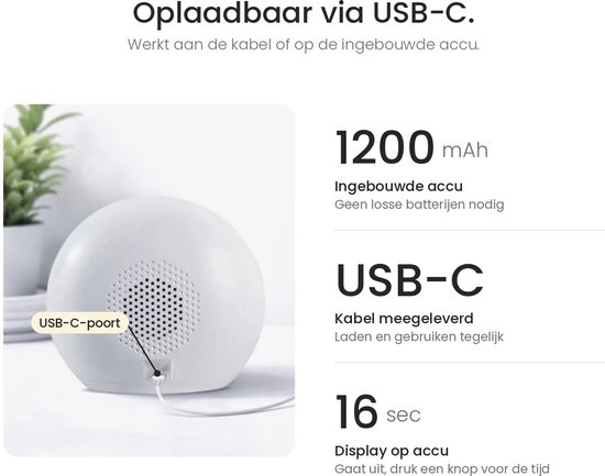 USB-C oplaadbare slaaptrainer met 1200 mAh accu, kabel meegeleverd en display dat uitgaat op accu.