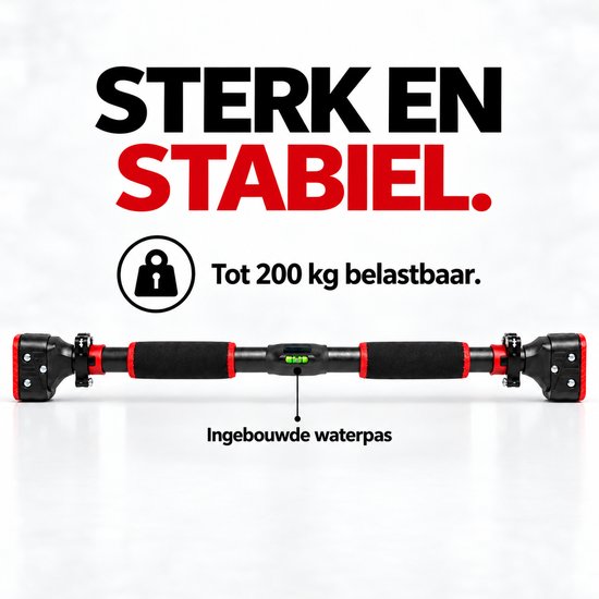 Zwarte optrekstang met rode accenten en zwarte handgrepen. "STERK EN STABIEL.". Tot 200 kg belastbaar. Ingebouwde waterpas.
