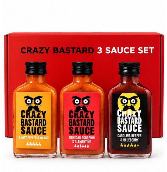 Drie flessen Crazy Bastard saus in geschenkverpakking: Ghost Pepper & Mango, Trinidad Scorpion & Clementine, Carolina Reaper & Blueberry.