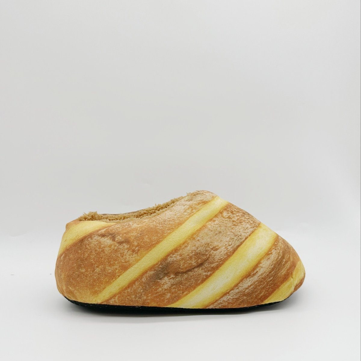 Grappige pantoffels | croissant sloffen | One size fits all maat 32 t/m 38 voor Kinderen, Dames en Heren | croissant Pantoffel | Zachte binnenschoenen | Krozant Sloffen | Sloffen en Pantoffels maat 32, 33, 34, 35, 36, 37, 38