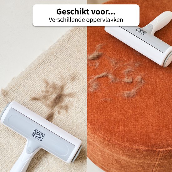 Rouleau anti-peluche sur tissu beige et tissu d'ameublement orange, qui enlève les poils.