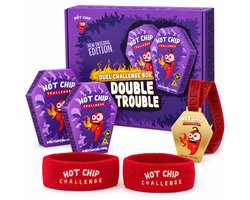Hot Chip Duel Challenge Box Double Trouble – 2x HOT-CHIP Challenge met Carolina Reaper – Extreem Pittige Tortillachips voor 2 Personen – Cadeauset met Medaille, Hoofdbanden, Certificaten, Armbanden, Tattoos & Stickers – 5 g