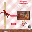 Oude perkamentrol met rode strik, inclusief puzzels en Sinterklaaszoekplaat.