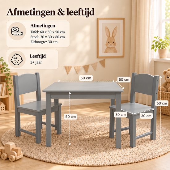 Grijze houten kindertafelset op een rond vloerkleed met tekstuele aanduidingen van de afmetingen.
