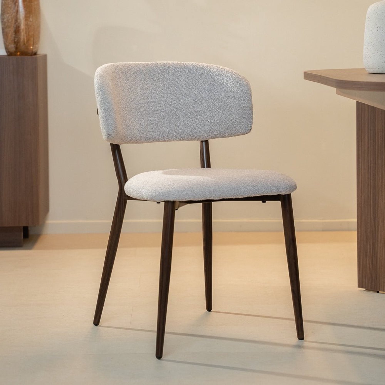 Dimehouse Set van 2 Japandi Eetkamerstoelen Yura Beige - Walnootlook Frame - Stof - Japandi