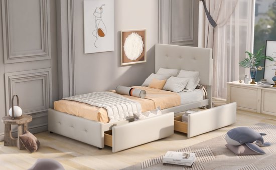 Een gestoffeerd beige bed met open opberglades, comfortabel beddengoed en decoratieve kussens.