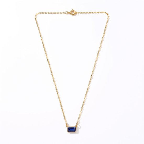 Gouden ketting met rechthoekige, donkerblauwe zirkonia.