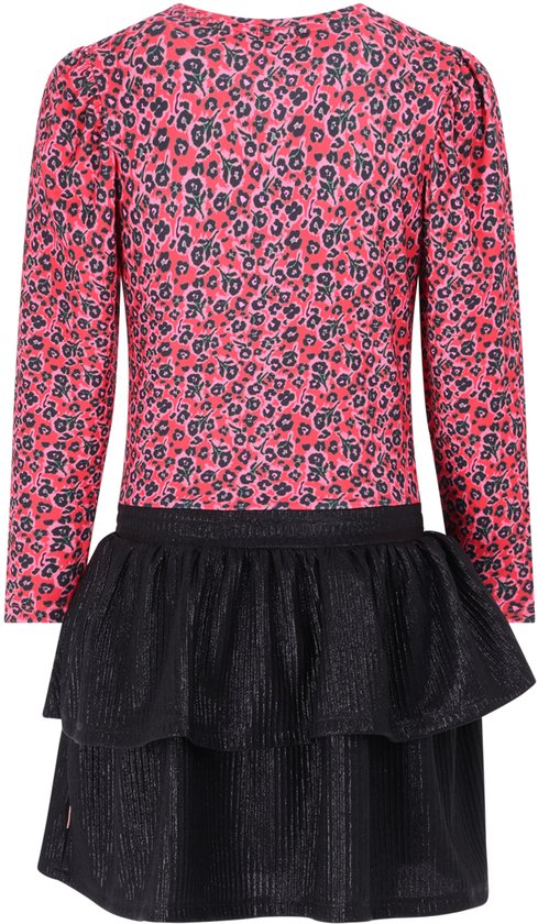 Roze jurk met zwart luipaardpatroon, lange mouwen en een zwarte, gelaagde rok met glanzende afwerking.