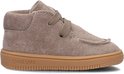Shoesme sneaker in taupe suède met veter. De rubberen zool heeft 'SHOESME' opdruk.