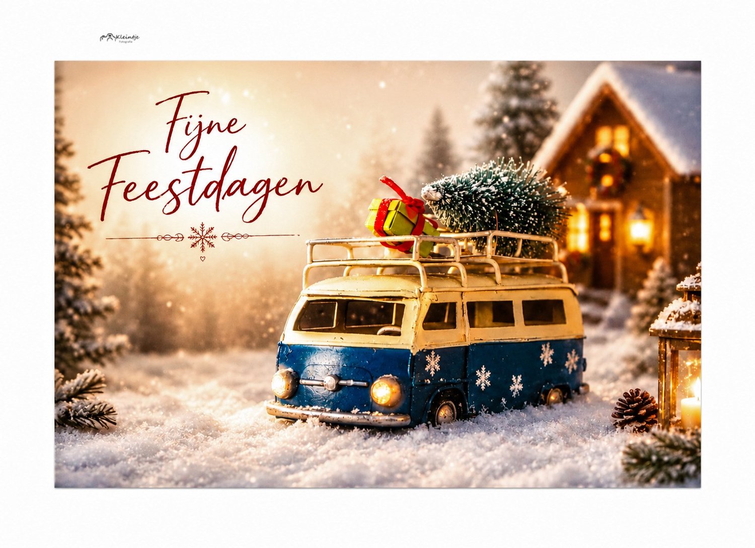 Kleintje fotografie Kerstkaart kerstbusje in de sneeuw fijne feestdagen winterse wenskaart