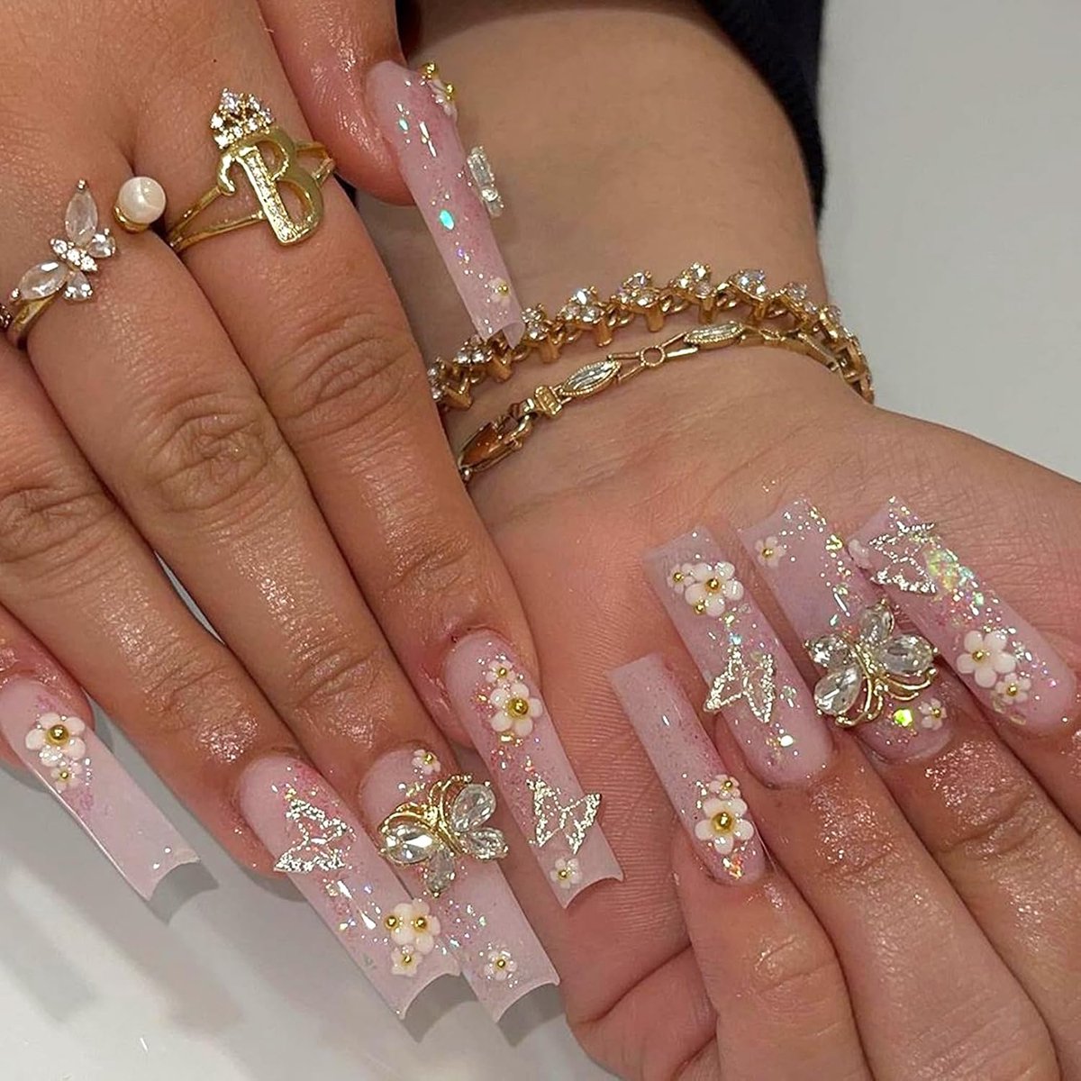 24 stuks Franse tip Press-on nagels, ballerina lange doodskist valse nagels roze glanzende nepnagels met zilveren vlinder en bloemen, 3D handgemaakte lijm op nagel, acryl volledige dekking