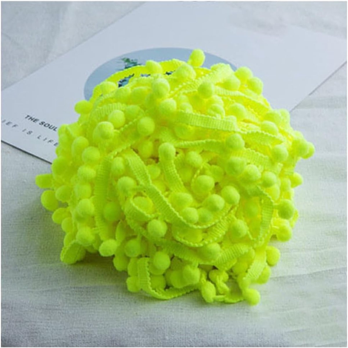 Kleurrijke pompons, kwastjes, boord, kantband met 1,2 cm pompons, pomponboord, pomponband, kwast, trim band voor knutselen, naaien, kleding, thuis, decoreren, fluorescerend geel