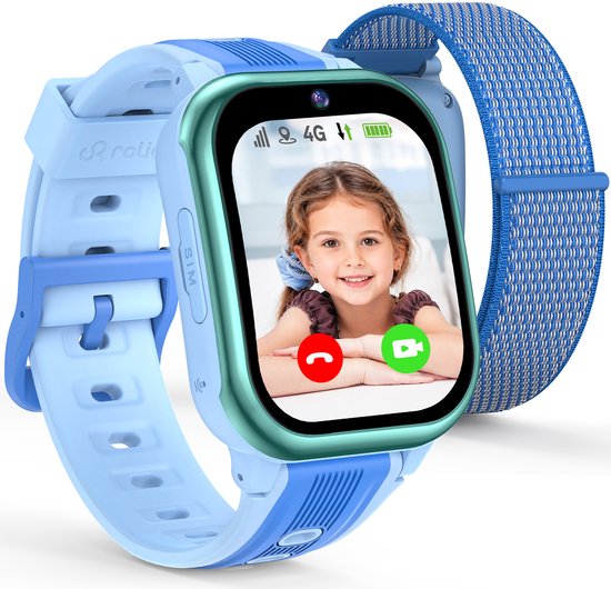Blauw Ralio kinder smartwatch met 1.83 inch HD scherm waarop een lachend meisje staat te videobellen. Blauwe bandjes met een extra stoffen bandje.