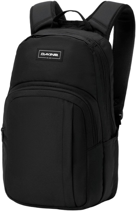 Zwarte DAKINE rugzak met een DAKINE logo op de voorkant.