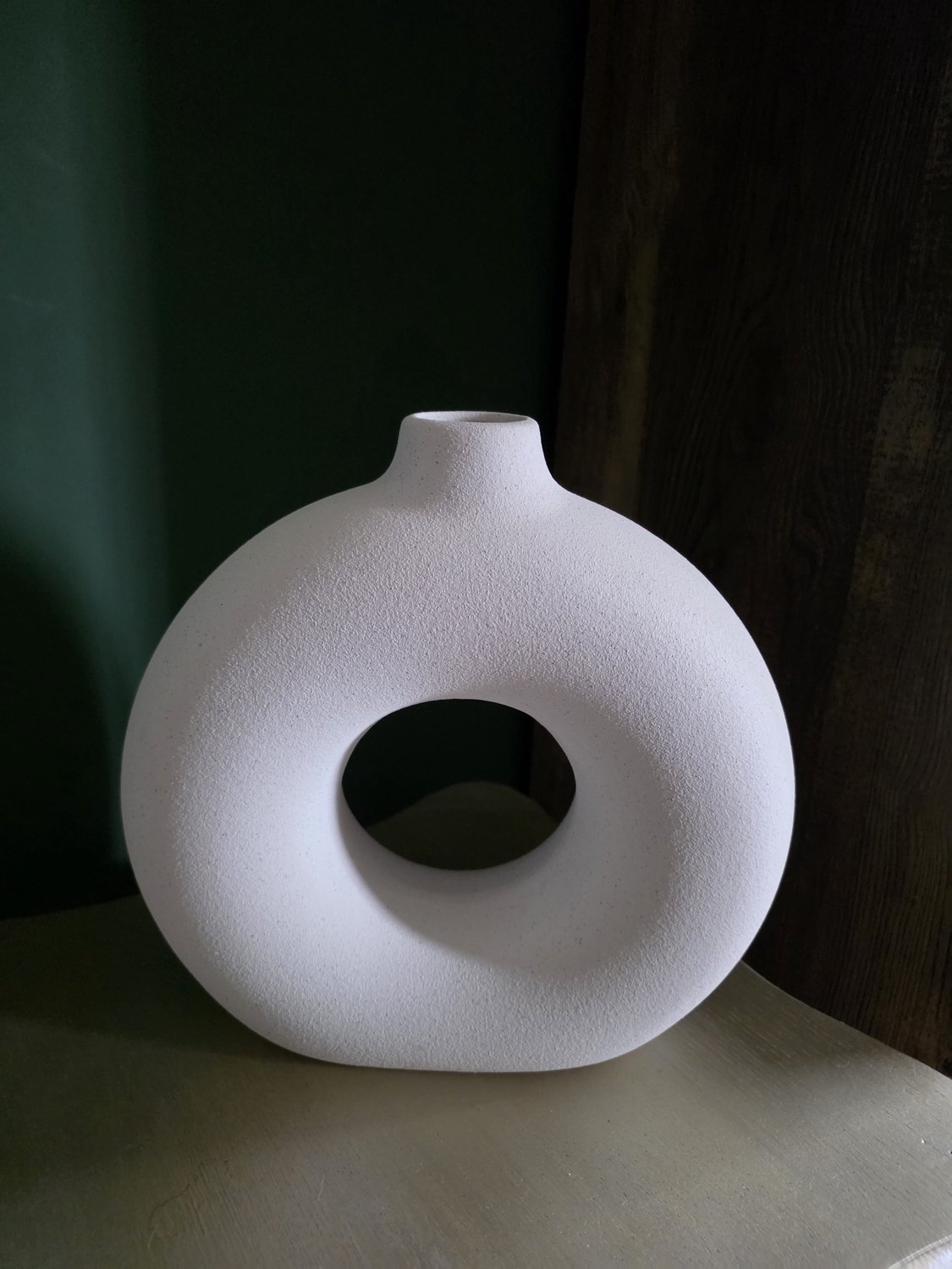 DK Donut vaas wit/ keramiek/mat wit/ 11x31x31cm/ minimalistisch/japandi/scandinavish/modern
