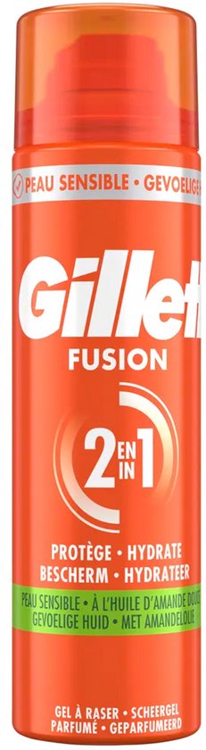 Oranje spuitbus Gillette Fusion 2-in-1 scheergel voor gevoelige huid met amandelolie.