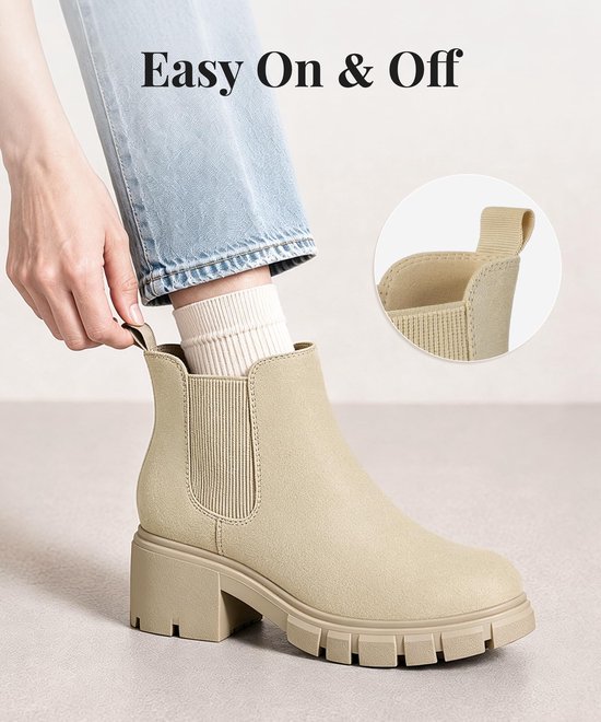 Beige Chelsea laars met treklipje aan de achterkant voor gemakkelijk aan- en uittrekken.
