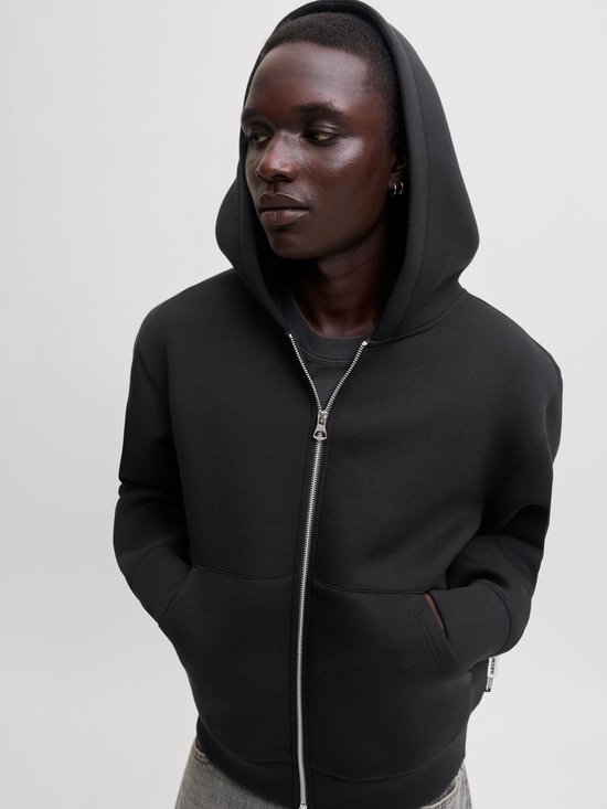 Zwart scuba-vest met capuchon, zakken aan de voorzijde en zilveren rits.