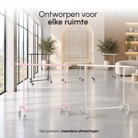 Vier kledingrekken in verschillende kleuren, waaronder crème en roze, in een moderne woonkamer. Tekst: Ontworpen voor elke ruimte.
