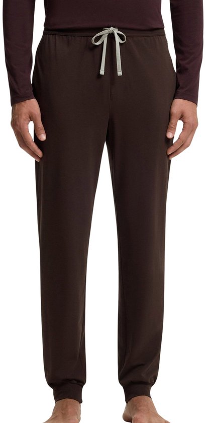 Bruine BOSS-joggingbroek met lichtgrijs trekkoord en elastische boorden, gedragen door een model.