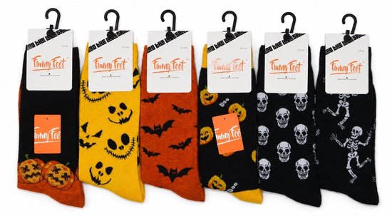 Zes paar Funny Feet Halloween-sokken met prints van pompoenen, vleermuizen, schedels en skeletten.