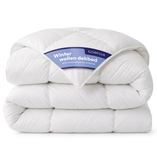 Wit, doorgestikt winterdekbed van Gomfeur met een label: Winter wollen dekbed, 100% zuivere schapenwol uit Europa.