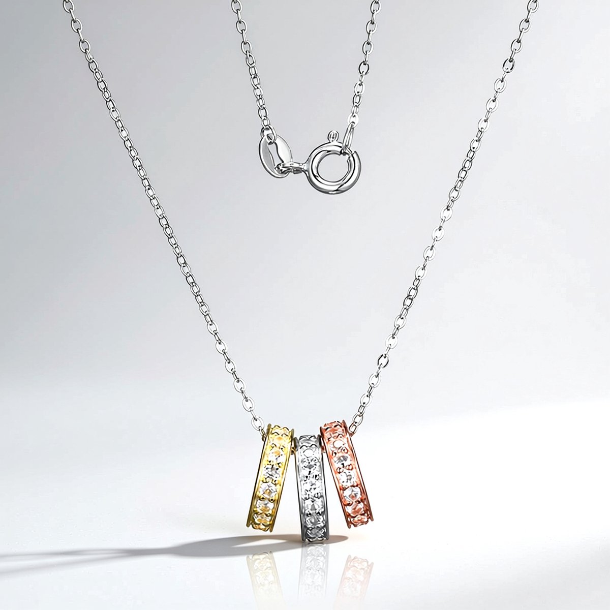 Cavill - Zilveren ketting 925 sterling - 54 witte topaas rond 1.2ct - Braziliaanse edelsteen - Pave zetting - Elegante trilogie hanger voor dames