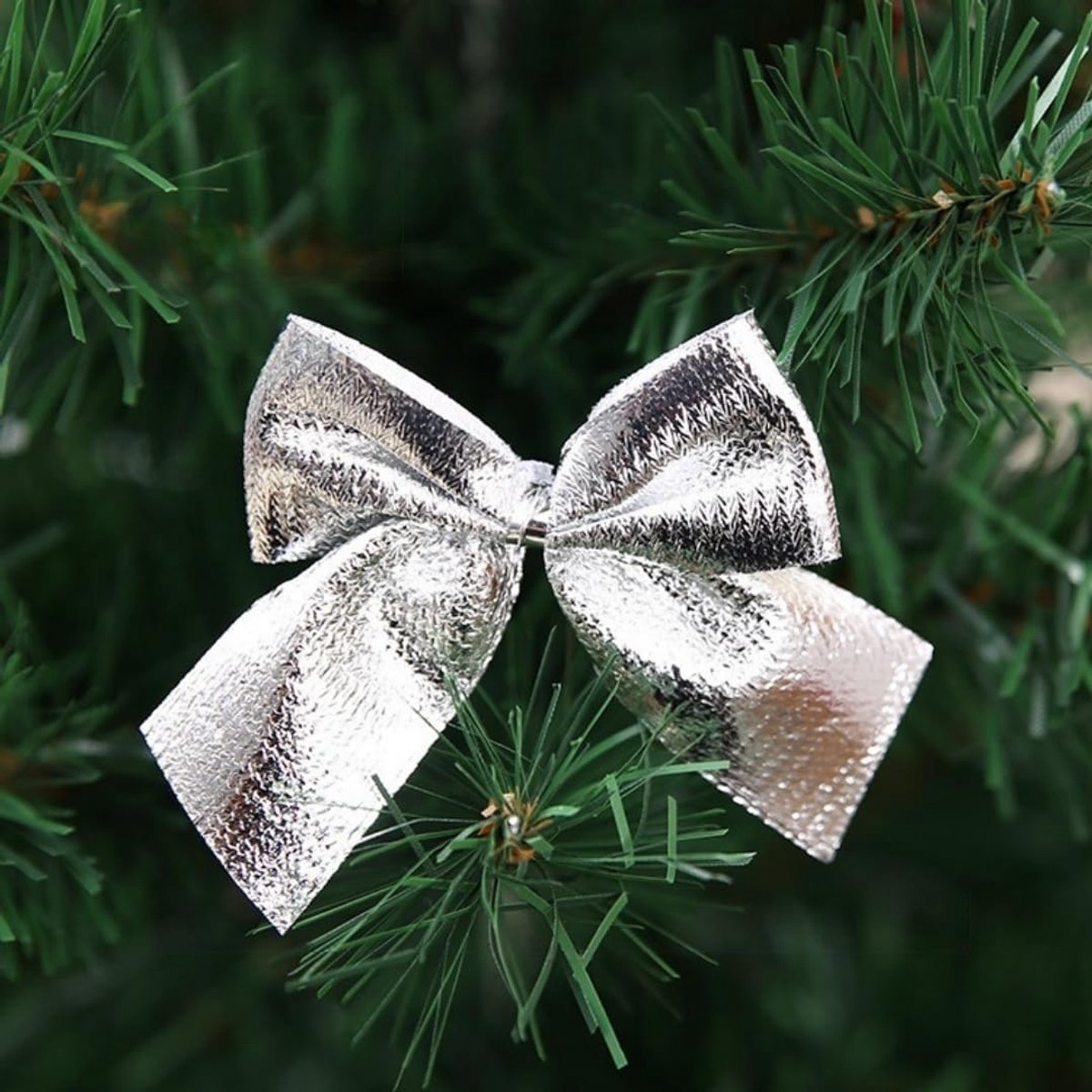 Kerstslinger - Met 24 kerststrikjes - 4 meter - Kerstslinger met strik - Kerstversiering - Kerstdecoratie - Kerstboomslinger - Soepele Kerstguirlande voor Binnen & Buiten - Kerstversiering slingers - slinger voor kerstboom, bruiloft, feest – foto 2