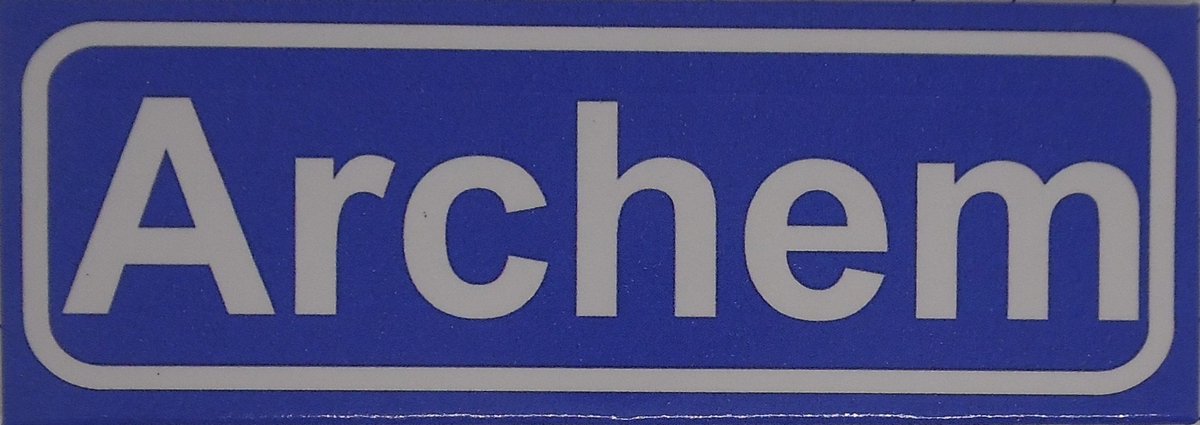 Souv© - koelkast magneet - plaatsnaam bord - kombord - souvenir - koelkastmagneetje - relatiegeschenk Archem