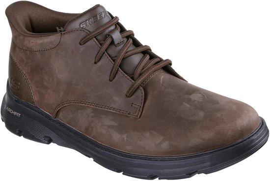 Bruine Skechers veterboots van leer met veters en een zwarte zool.