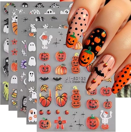 Nagelstickers met Halloween-thema: oranje pompoenen met gezichten, spoken, vleermuizen en skeletten.