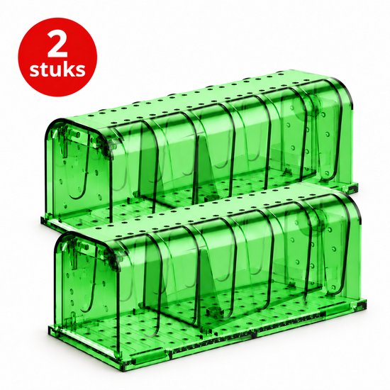 Twee doorzichtige groene muizenvallen naast elkaar.